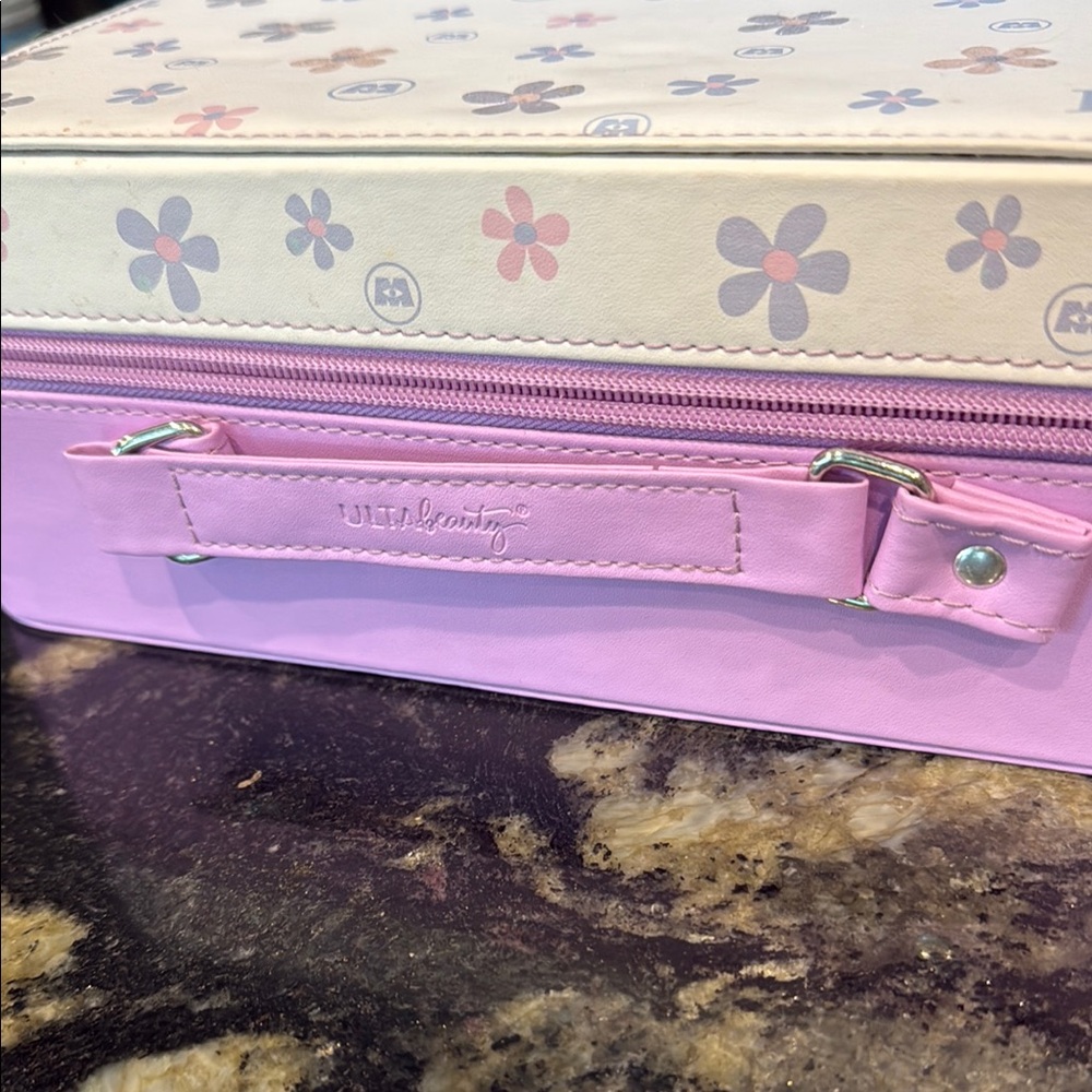 Limited Edition Monsters Inc Pixar 36 Piece Beauty Set💕💕 BRAND NEW 💕